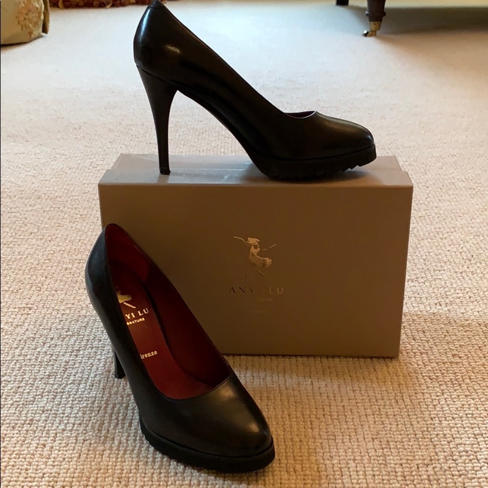 Anyi Lu Couture black leather Angel pump Sz 7.5